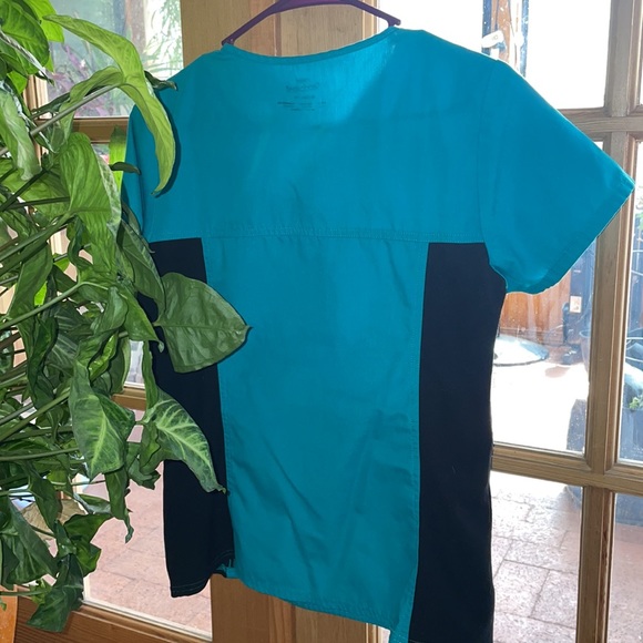 Scrub Top - Picture 4 of 4